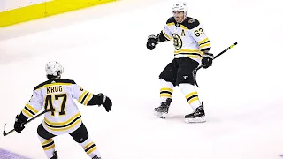Bruins erupt for 4 goals in wild 3rd period against Hurricanes