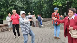 10.06.23г. "Ты,ты,ты Посмотришь"...в Гомельском парке на танцполе...