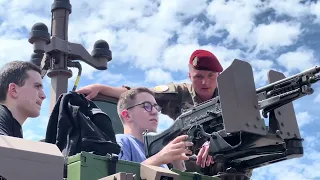 chars de guerre 😳 qu'est-ce qu'ils font à paris ?