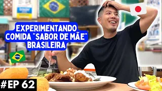 Experimentando comida de sabor de mãe brasileira.