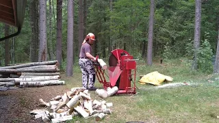 Välillä puita vesivoimallakin. Moottori ABB 7.5kW ja 700mm terä