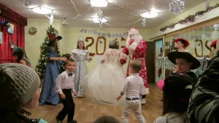 Самый веселый танцующий Дед Мороз