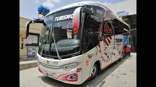 Minibus de Turismo fabricado en Carbuss Yaulema sobre un chasis Hino FC