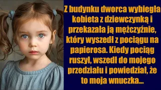 Z budynku dworca wybiegła kobieta z dziewczynką i przekazała ją mężczyźnie, który wyszedł z pociągu