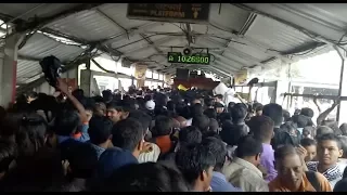 Stampede kills at least 22 at Mumbai railway station
