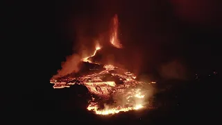 Incredibile La Palma Vulcan eruption — RAW drone footage