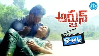 Arjun Movie Scenes - Mahesh Babu Helps Keerthi Reddy From Goons || Shriya Saran