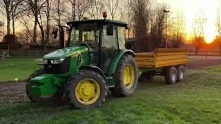 Akker Wei & Stal grondverzet met John Deere 5E, Joskin Ex4000 en Avant 423