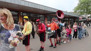 De FUNFARE in Winkelcentrum Colmschate in Deventer 2024