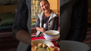 Ladakhi food #ladakh  #food #travelvlog #youtube #youtubeshorts #ambikarider #momos #ladakhivlogger