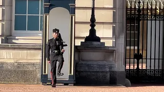 Gurkha Stands Guard @ Buckingham Palace