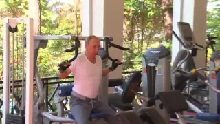 Vladimir Putin workout: Watch Russian president pumping iron