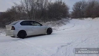 Mercedes E220cdi Rwd vs Bmw 316ti Rwd (Snow Drift)