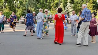 Танцювати Танцы 🕺🕺🕺 в парке Горького Харьков Июль 2021