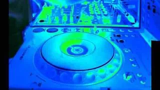 DJ Sashwat mixing tunes by The Widdler (Part 2)
