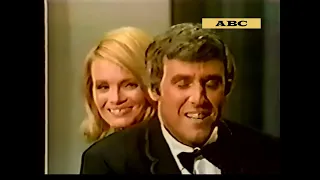 ANGIE DICKINSON & BURT BACHARACH - I'LL NEVER FALL IN LOVE AGAIN - LIVE ON TV