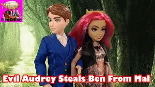 Evil Audrey Steals Ben from Mal - Episode 45 Disney Descendants Friendship Story Play Series