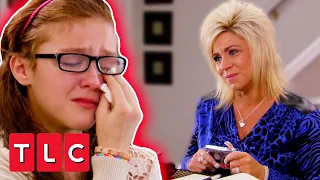 Young Girl's Dead Mother Tells Her It's Okay To Let People In | Long Island Medium