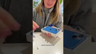 Распаковка iPhone 13 в синем цвете