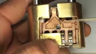 How to Open a Master Lock 175 in 3 Sec. Cutaway Bypass Lock Picking