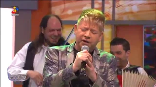 Roberto Leal  em mini concerto na TVI