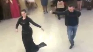 Тамила танцует