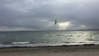 Kitesurfer am Strand von Pelzerhaken