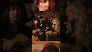 Merry Christmas to all of you from @RitchieBlackmoreOfficial & @CandiceNight