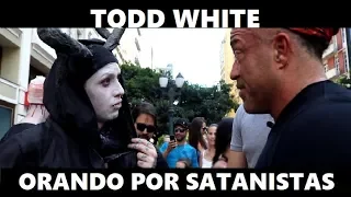 Orando por Satanistas - Todd White