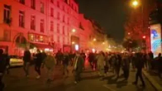 Hundreds of Parisians protest lockdown in streets