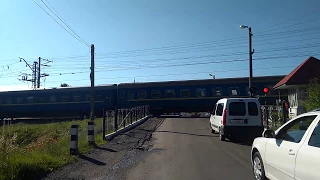 поїзд №82  на переізді у Кольчині