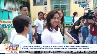 VP Leni Robredo, kasama ang kaniyang dalawang anak, pinangunahan ang pagboto sa Naga City