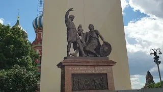 Памятник Минину и Пожарскому на реставрации.
