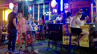 Phnom Penh Street Scene - Cambodia Night Tour