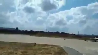 Greek F-16 in extreme low flight "cutting" the grass!!!