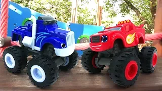 Машинки для детей. Вспыш и чудо-машинки на детской площадке. Мультики для малышей: песочница