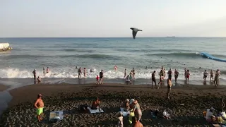 Шок!!! Ужас!!! Огромная волна смывает пляж в Судаке!!! невозможно купаться....