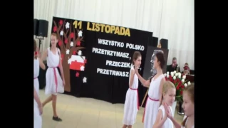 "Polonez" w wykonaniu dzieci z zespołu tanecznego ze Szkoły Podst