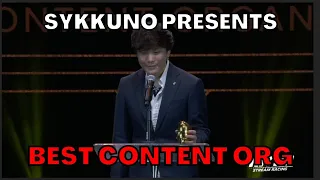 Sykkuno presents the "Best Content Organisation" at The Streamer Awards