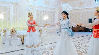 Невеста танцует!!! Красивый Выход Невесты на Кыз Узату. Проводы Невесты Казахская Свадьба. Қыз Ұзату