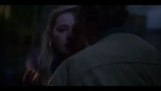 The Haunting of Bly Manor / Kiss Scene — Dani and Jamie (Victoria Pedretti and Amelia Eve)