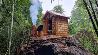 Building Complete Survival Bushcraft Shelter On High Cliff / King Of Satyr