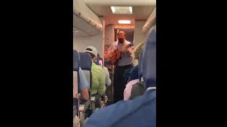 Flight attendant plays 'Country Road' for delayed passengers