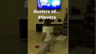 Bebê canta "ACELERA AÊ" (Ivete Sangalo) - OFICIAL