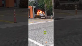 Queman ambulancia en Caucasia en medio de protestas entre manifestantes y el Esmad.