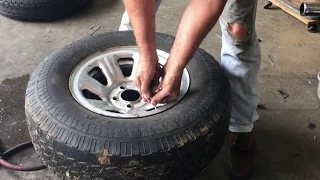 How to Mount and Dismount a Tire from the Rim