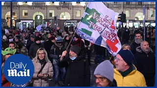 Thousands take to the streets to protest Covid measures in Utrecht