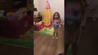 Alice Dançando Rap com Papai !