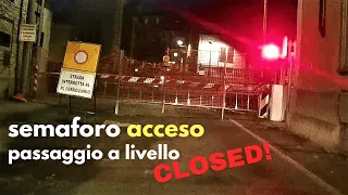 Semaforo acceso, ma... passaggio a livello chiuso! #bahnübergang #spoorwegovergang  #踏み切り