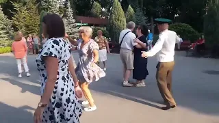 Разбуди меня на заре 💃🌹Счастливые минуты в парке Горького 💃🌹Харьков 2021